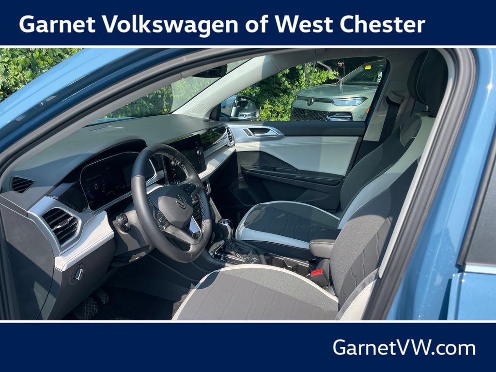 Certified 2025 Volkswagen Taos SE w/ Panoramic Sunroof Package AWD/4WD image 9