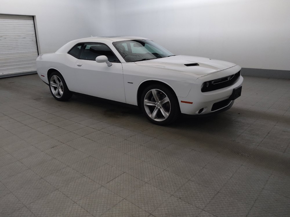 Used 2016 Dodge Challenger R/T w/ Driver Convenience Group RWD image 11