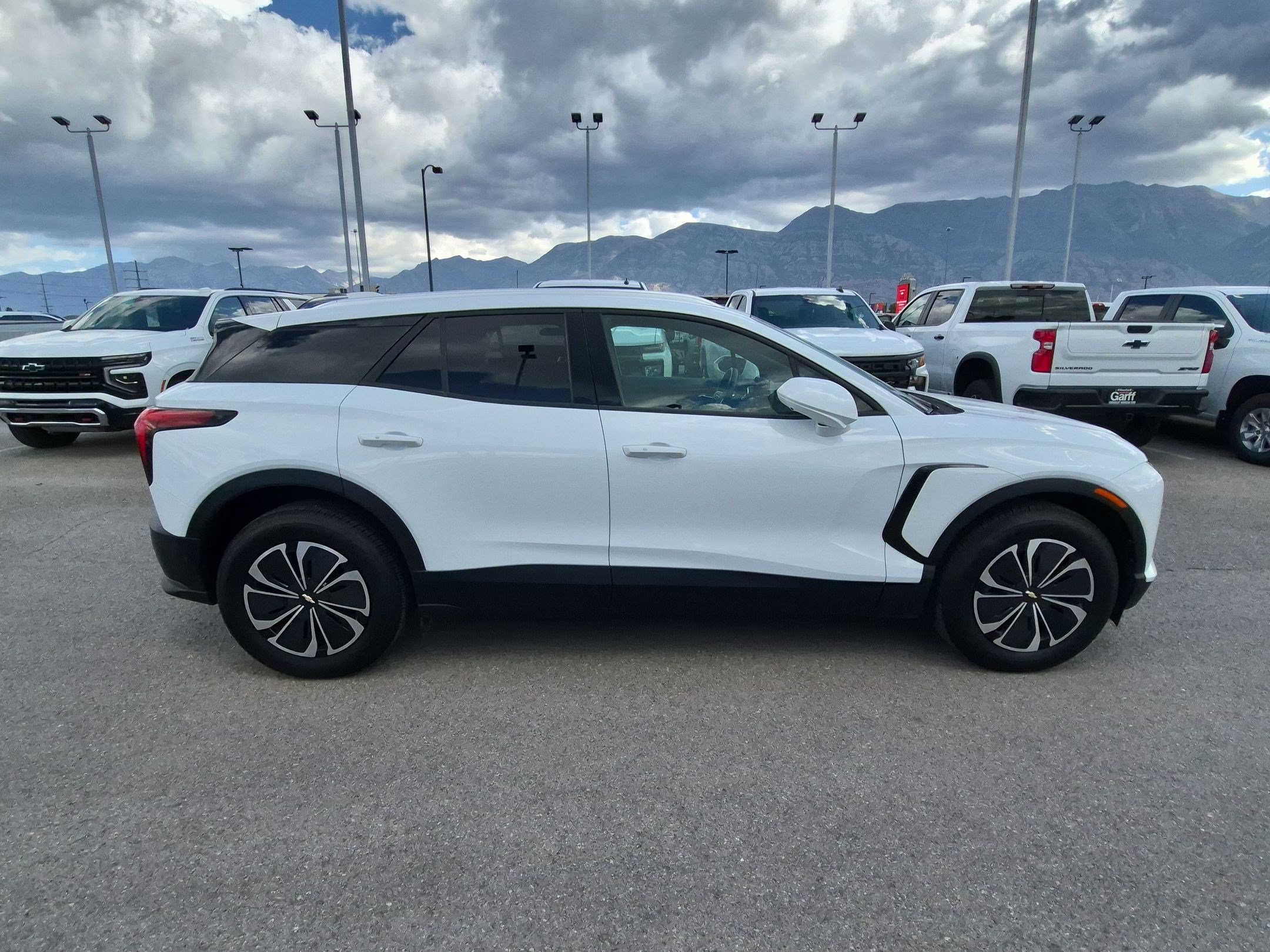 New 2025 Chevrolet Blazer EV LT w/ Super Cruise Package AWD/4WD image 2