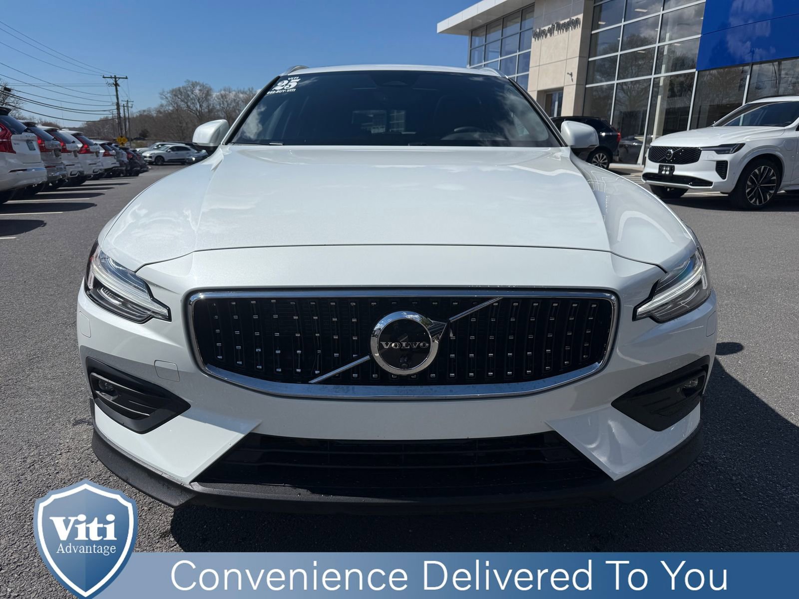 Used 2025 Volvo V60 B5 Cross Country Plus AWD/4WD image 3
