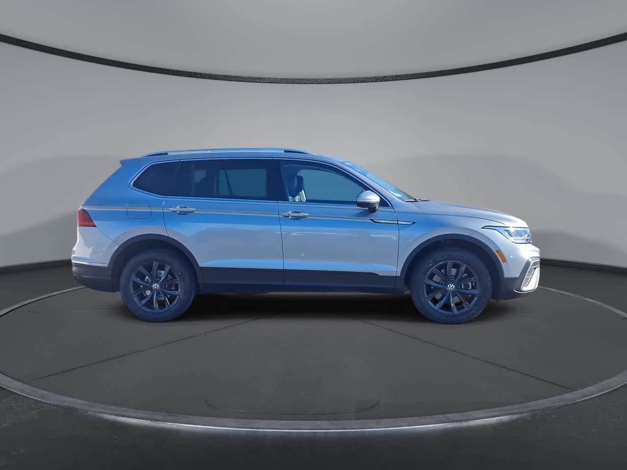 Used 2024 Volkswagen Tiguan SE image 9