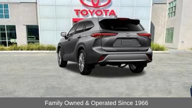New 2026 Toyota Highlander Platinum AWD/4WD image 9