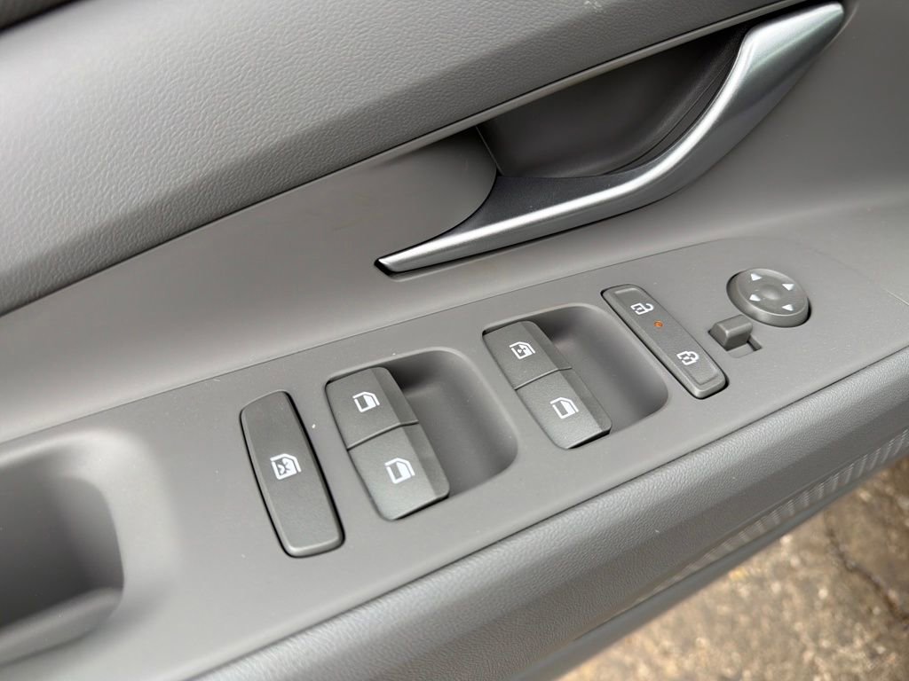 Used 2026 Hyundai Elantra Sport image 13