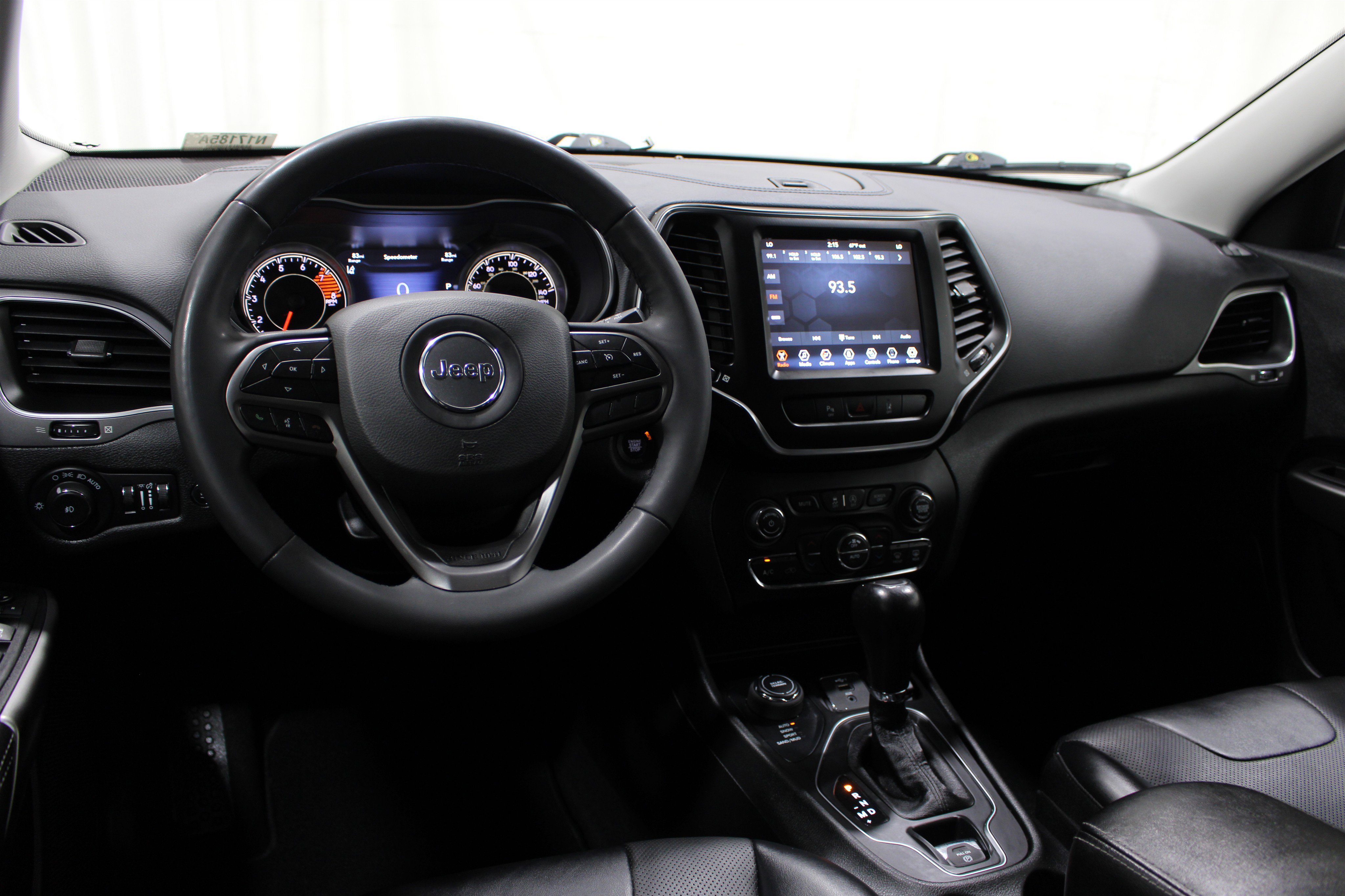 Used 2022 Jeep Cherokee Latitude Lux image 2