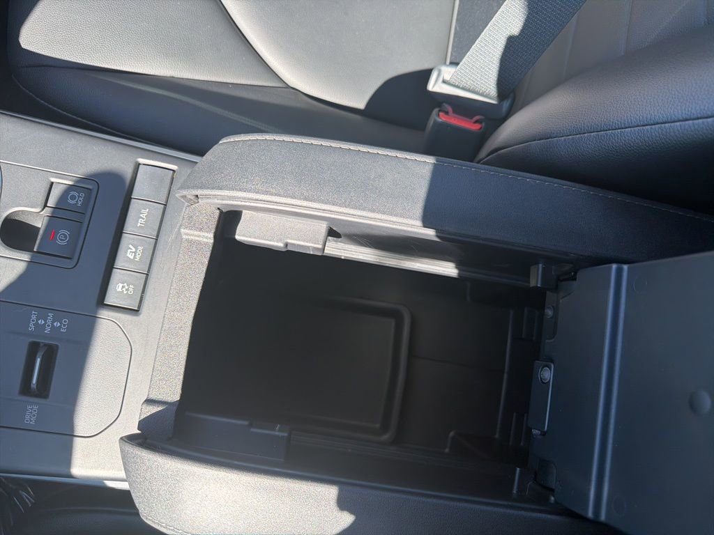 Used 2021 Toyota Highlander XLE image 20