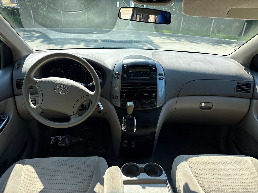Used 2010 Toyota Sienna LE FWD image 16