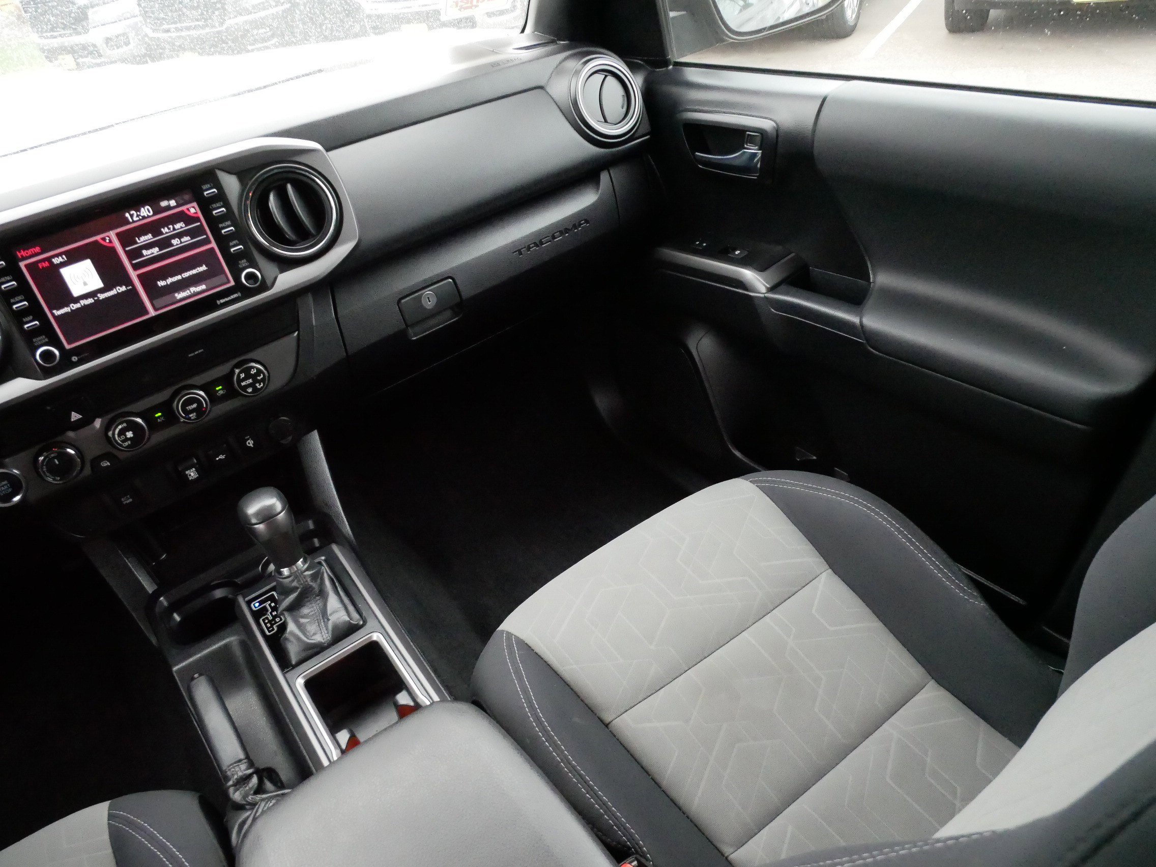 Used 2020 Toyota Tacoma TRD Sport AWD/4WD image 11