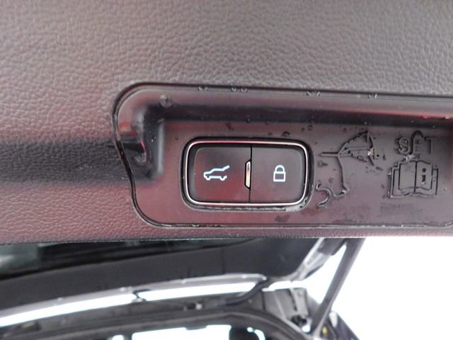 Used 2020 Ford Explorer Limited image 17