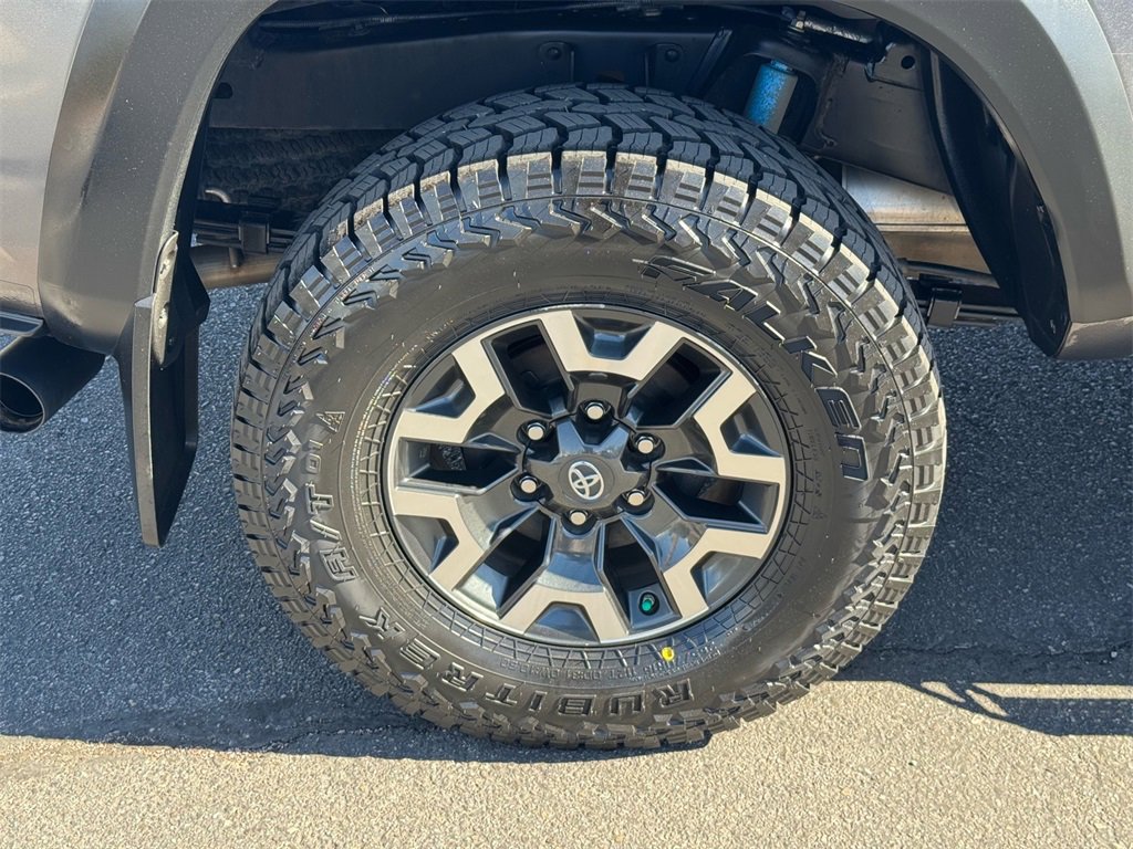 Used 2021 Toyota Tacoma TRD Off-Road image 9