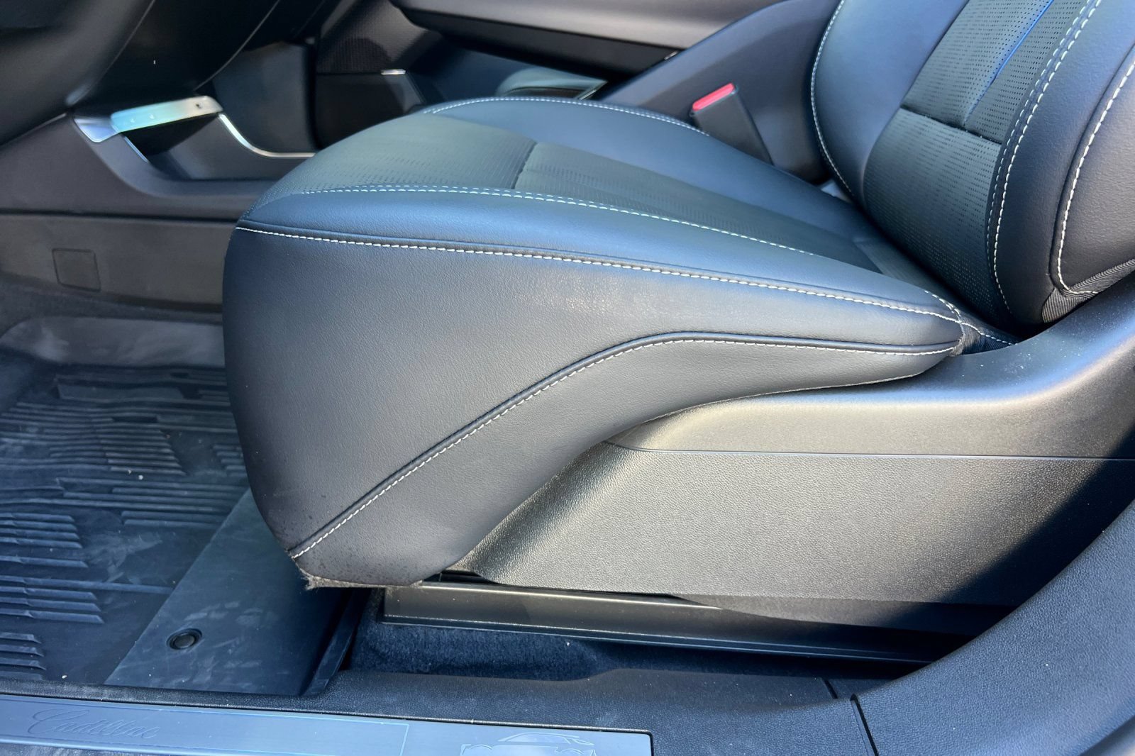 Used 2026 Cadillac Lyriq Luxury w/ LPO, Floor Liner Package RWD image 12