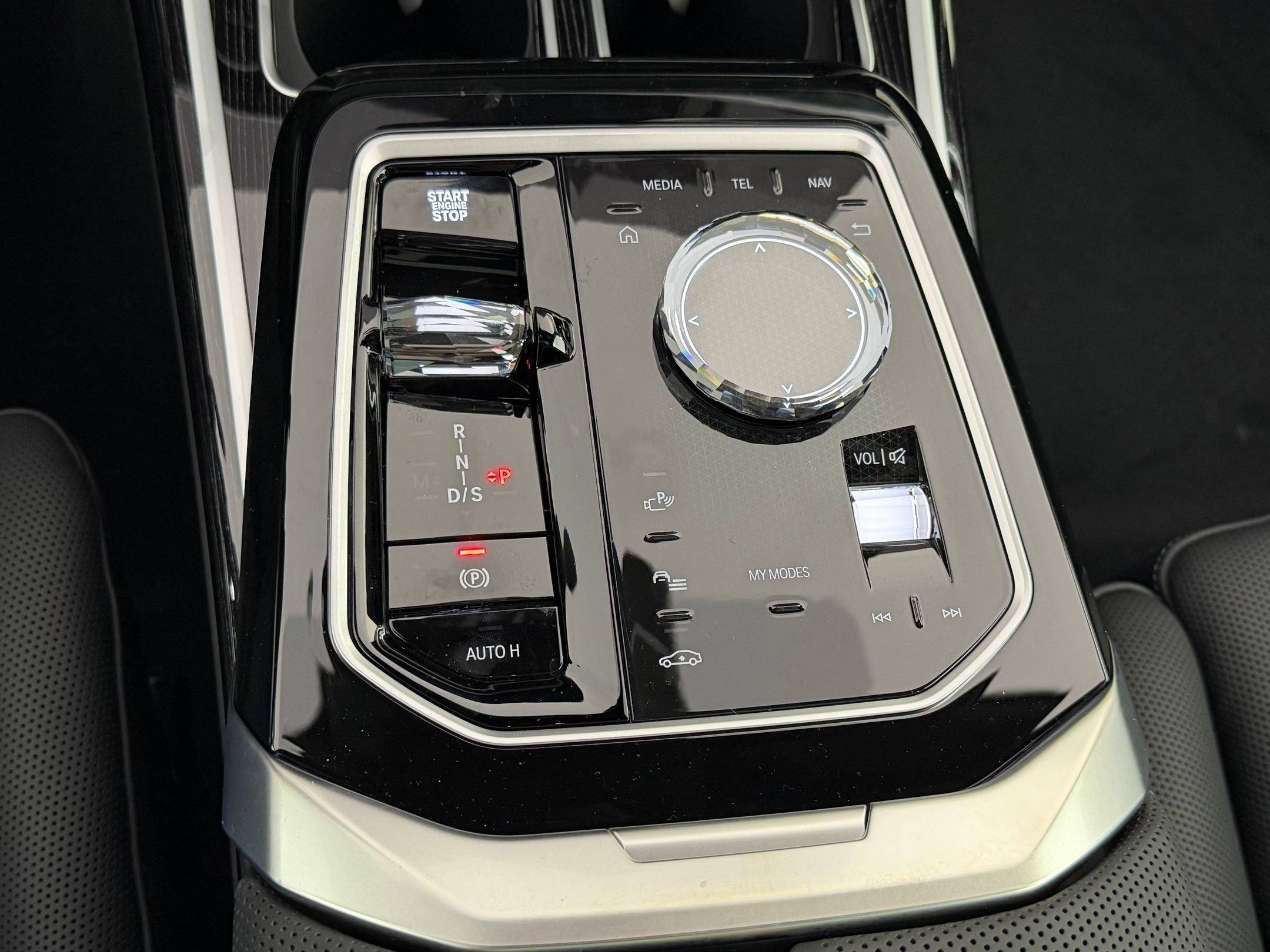 New 2026 BMW 750e xDrive w/ Executive Package AWD/4WD image 18
