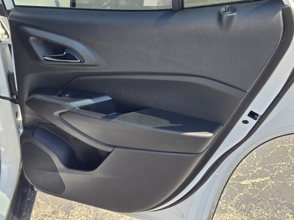 Certified 2025 Chevrolet Trax LT w/ LT Convenience Package FWD image 9