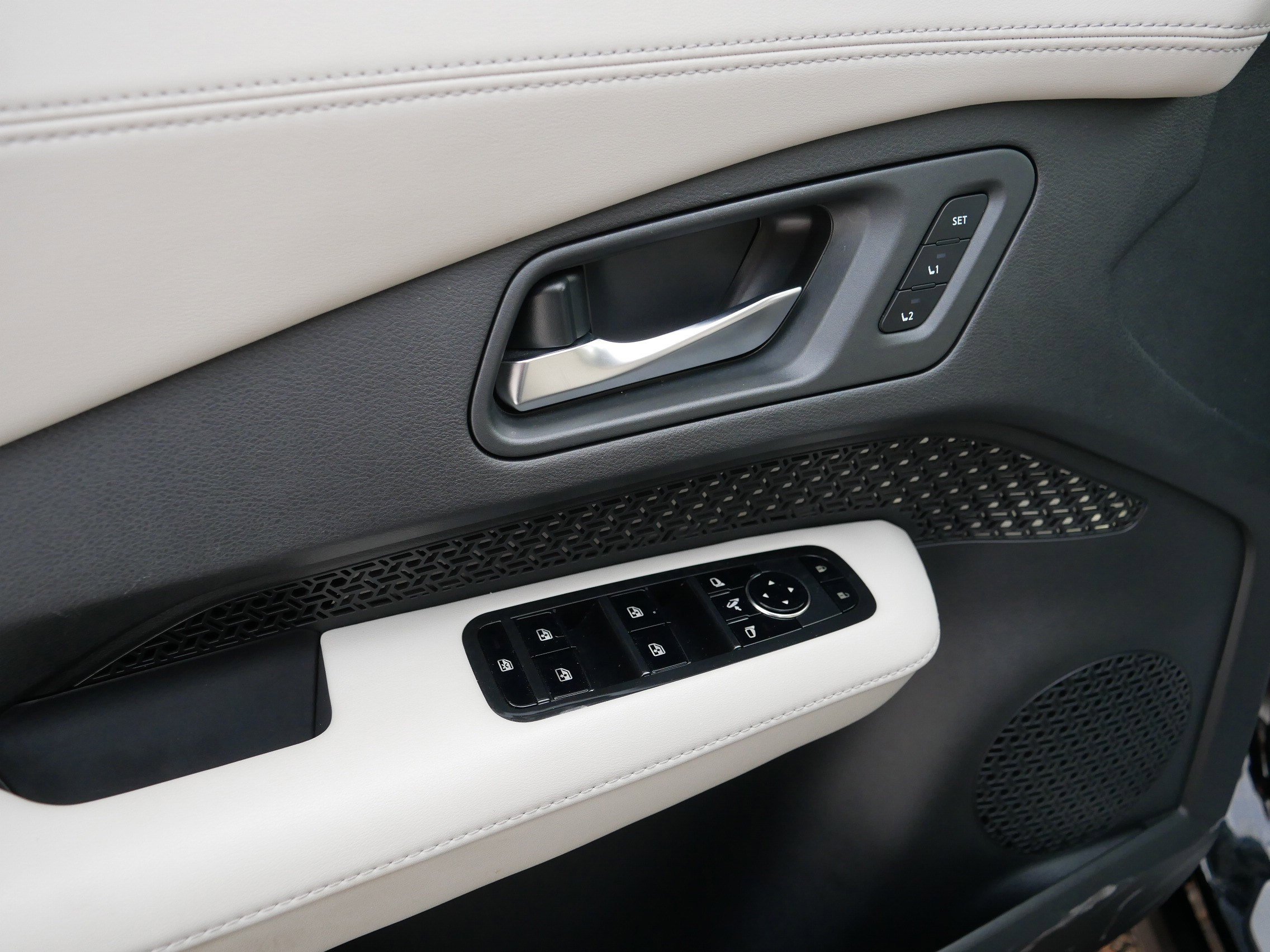 Certified 2023 Nissan Ariya AWD image 19