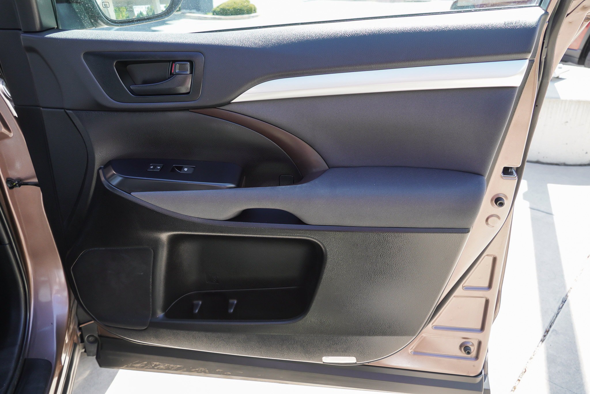 Used 2019 Toyota Highlander LE AWD/4WD image 27