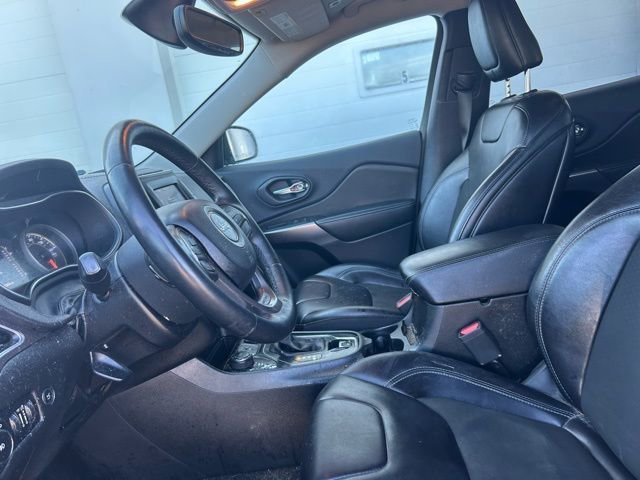 Certified 2019 Jeep Cherokee Latitude Plus w/ Comfort/Convenience Group image 8