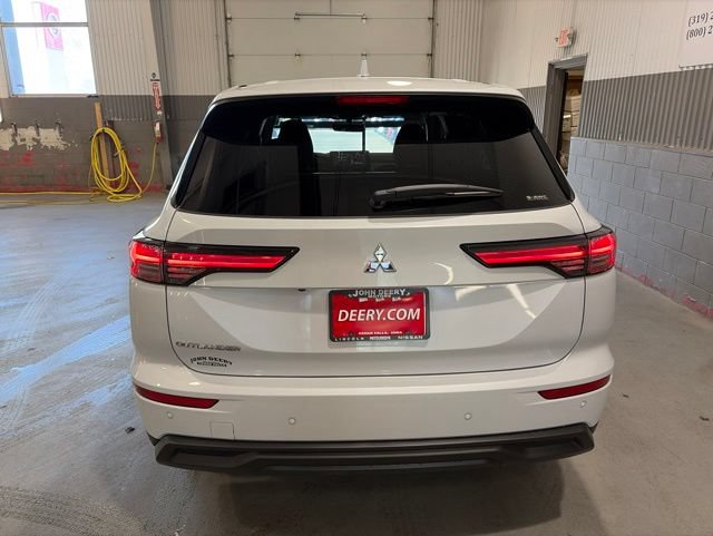 New 2026 Mitsubishi Outlander ES AWD/4WD image 9