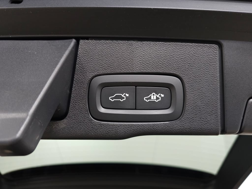 Used 2025 Volvo XC60 B5 Ultra w/ Protection Package Premier AWD/4WD image 8