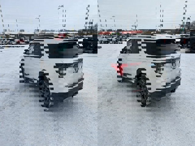 Used 2025 Ford Explorer Active w/ Active Comfort Package image 5