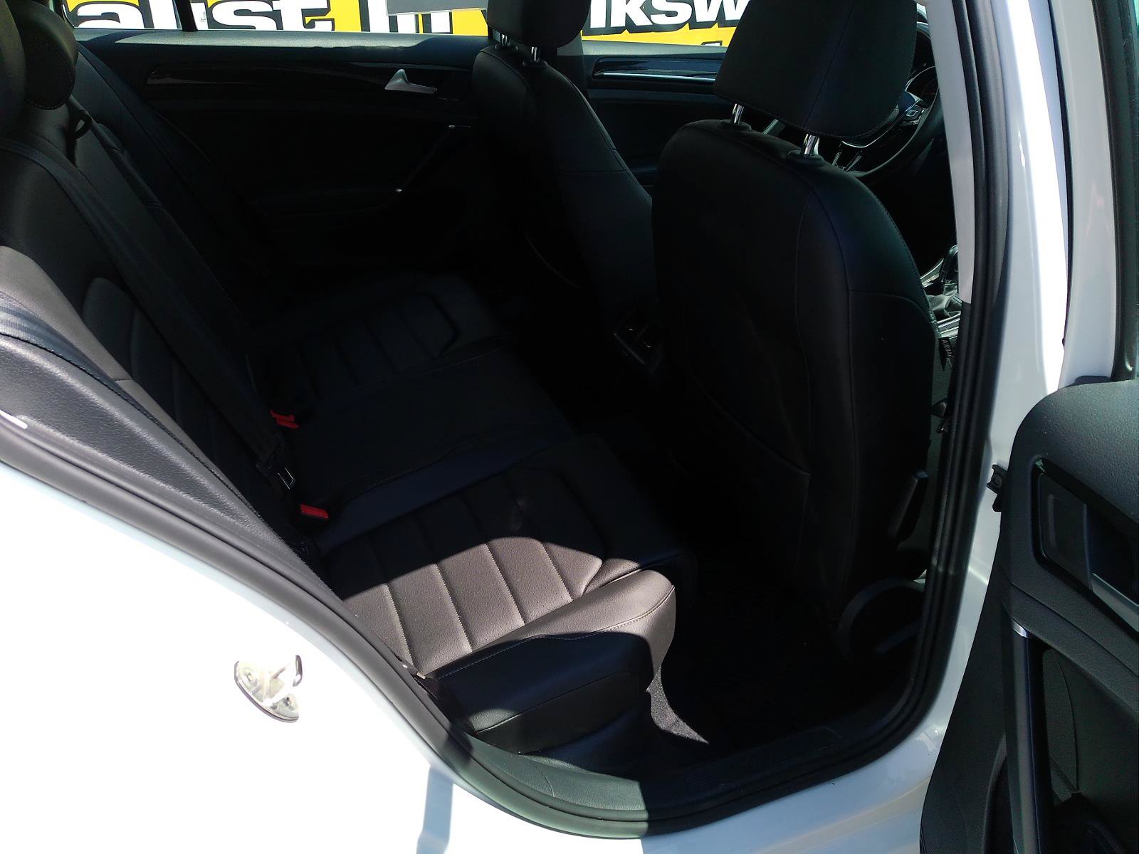 Used 2018 Volkswagen Golf SEL FWD image 25