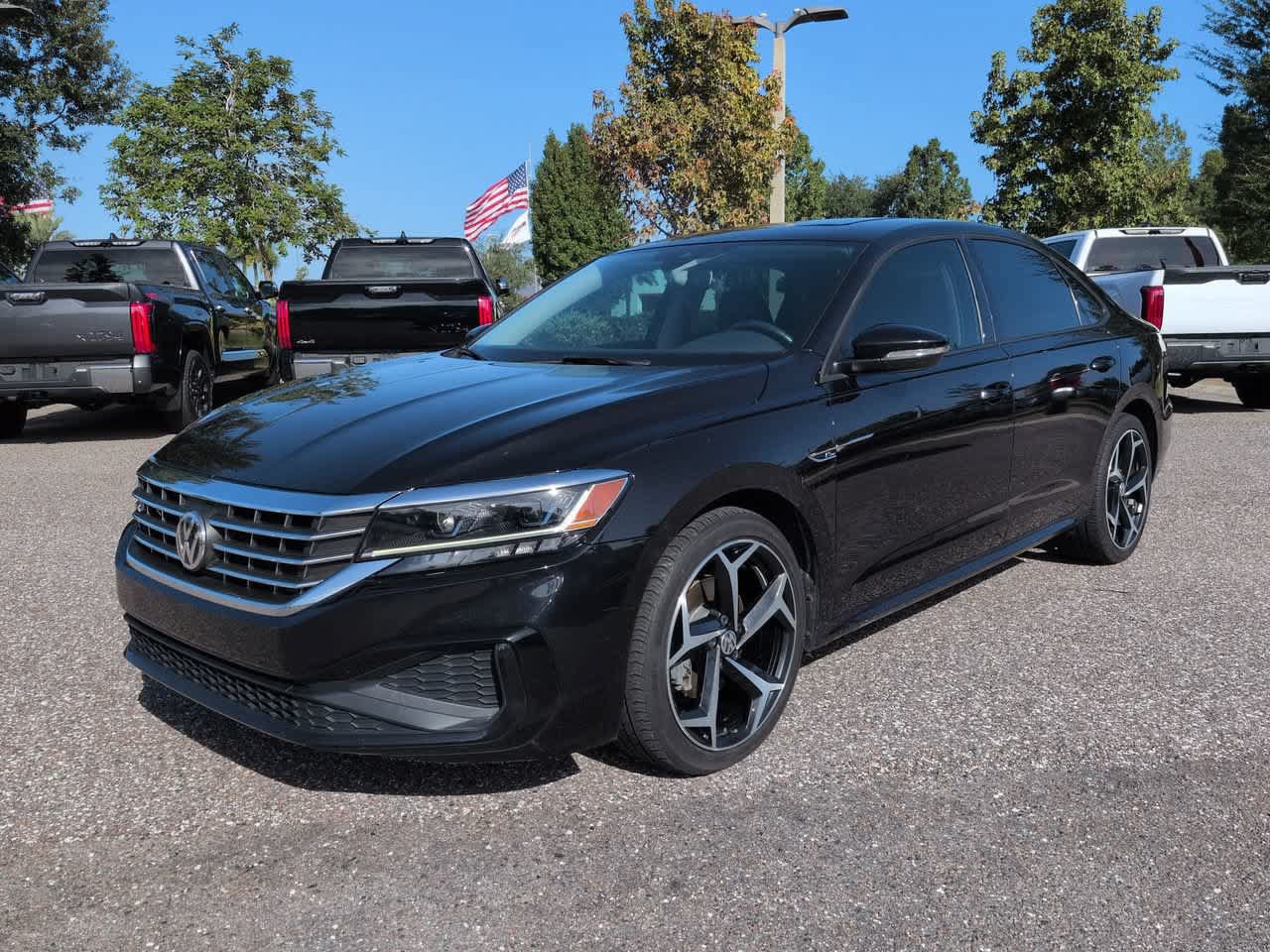 Used 2020 Volkswagen Passat 2.0T R-Line FWD image 2