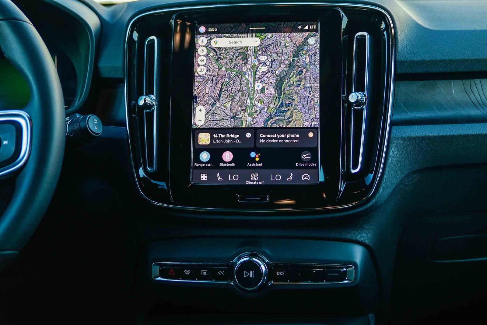 Used 2023 Volvo XC40 Recharge Core image 14