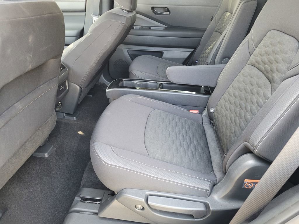 Used 2024 Nissan Pathfinder SV w/ SV Premium Package image 10