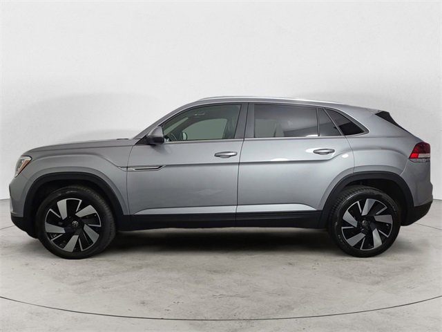 Used 2024 Volkswagen Atlas Cross Sport SE image 2