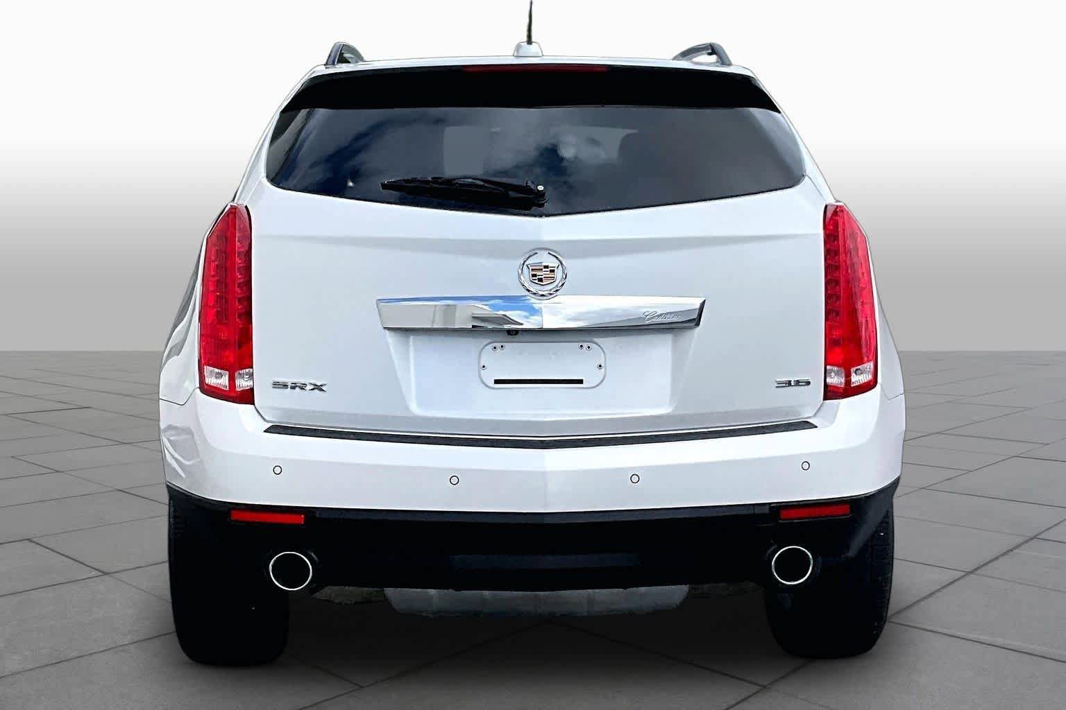 Used 2015 Cadillac SRX Luxury w/ Driver Awareness Package FWD image 4
