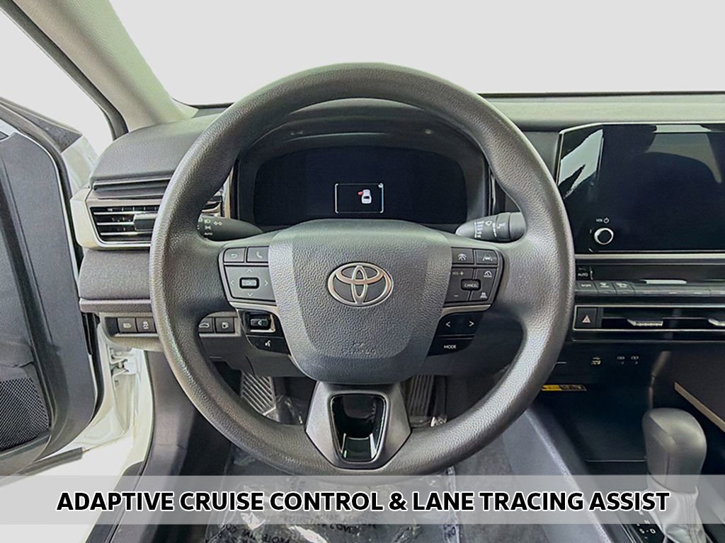 Used 2025 Toyota Camry LE image 3