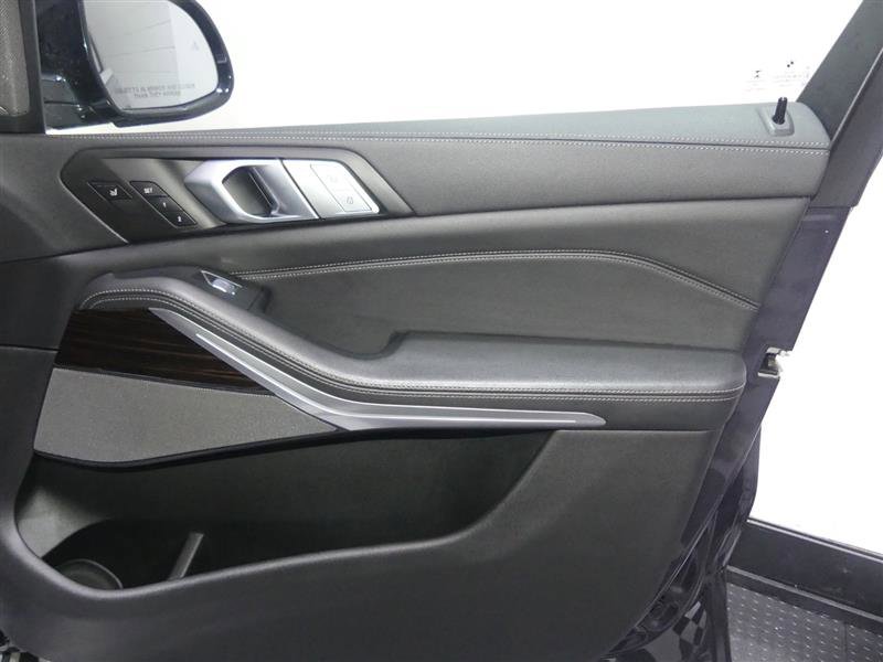 Used 2020 BMW X7 xDrive40i w/ Premium Package image 18