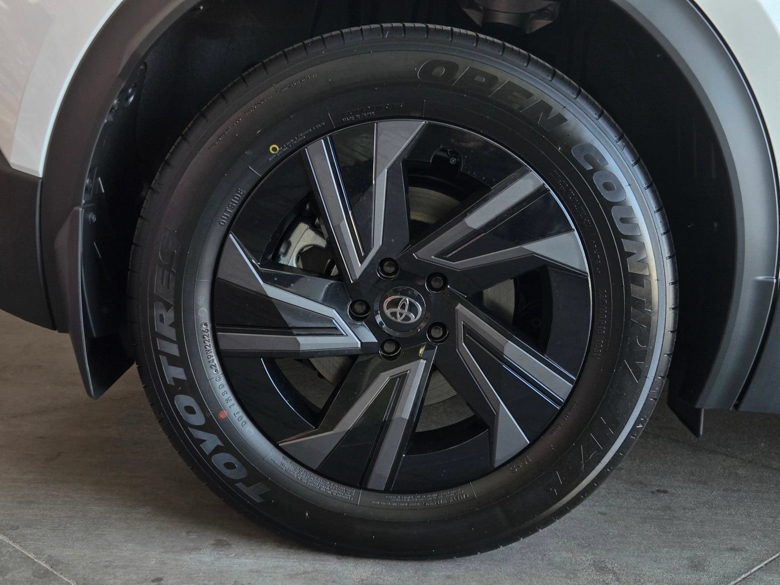 New 2027 Toyota C-HR AWD/4WD image 4