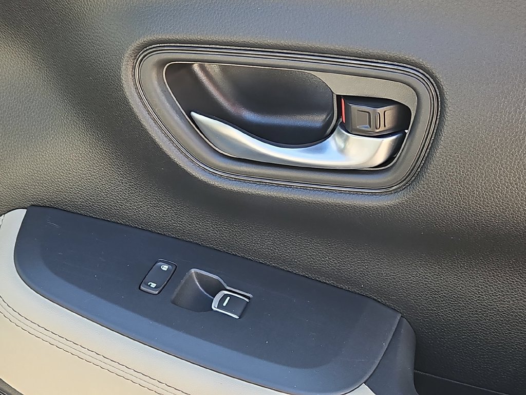 Used 2025 Honda HR-V EX-L image 31