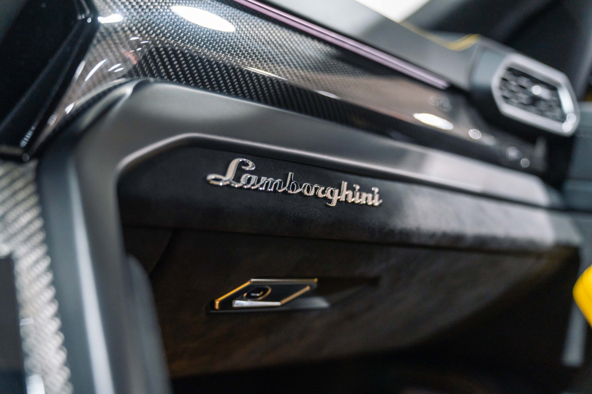Used 2021 Lamborghini Urus AWD/4WD image 45