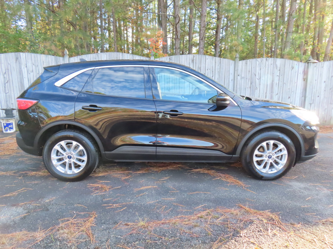 Used 2020 Ford Escape SE image 9