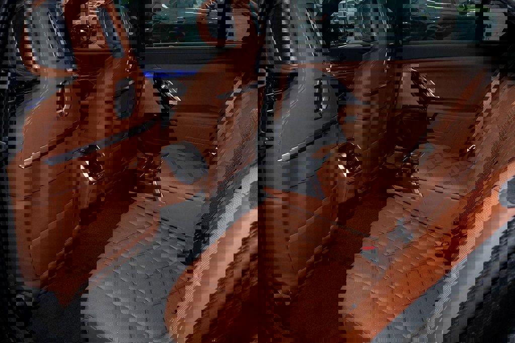 Used 2025 BMW i7 eDrive50 w/ Premium Package image 38