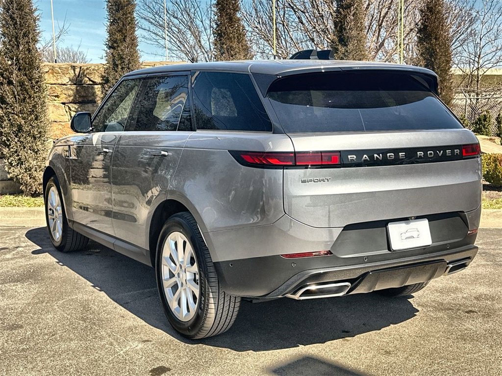 Used 2025 Land Rover Range Rover Sport image 3