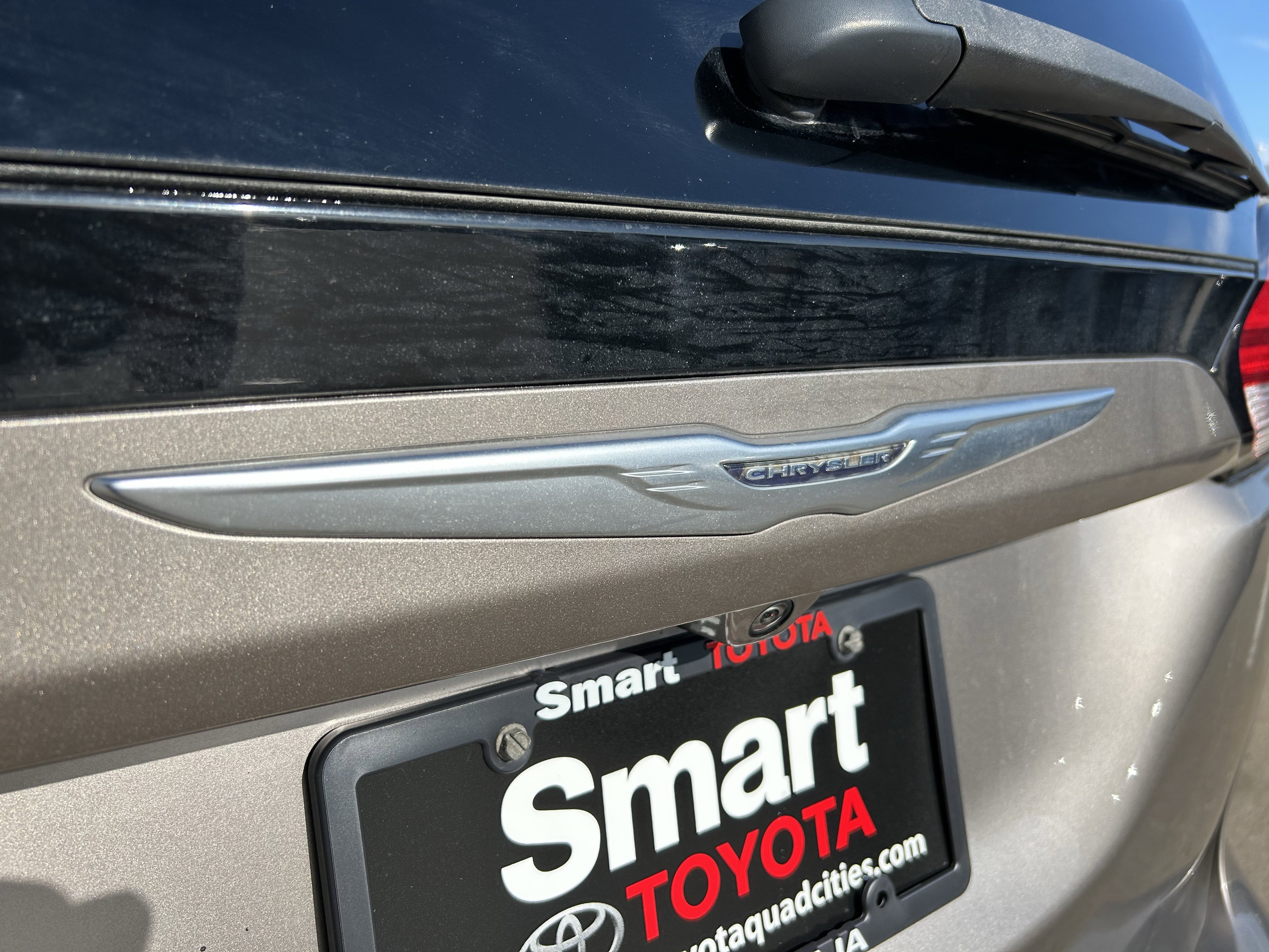 Used 2017 Chrysler Pacifica Touring w/ Tire & Wheel Group image 5