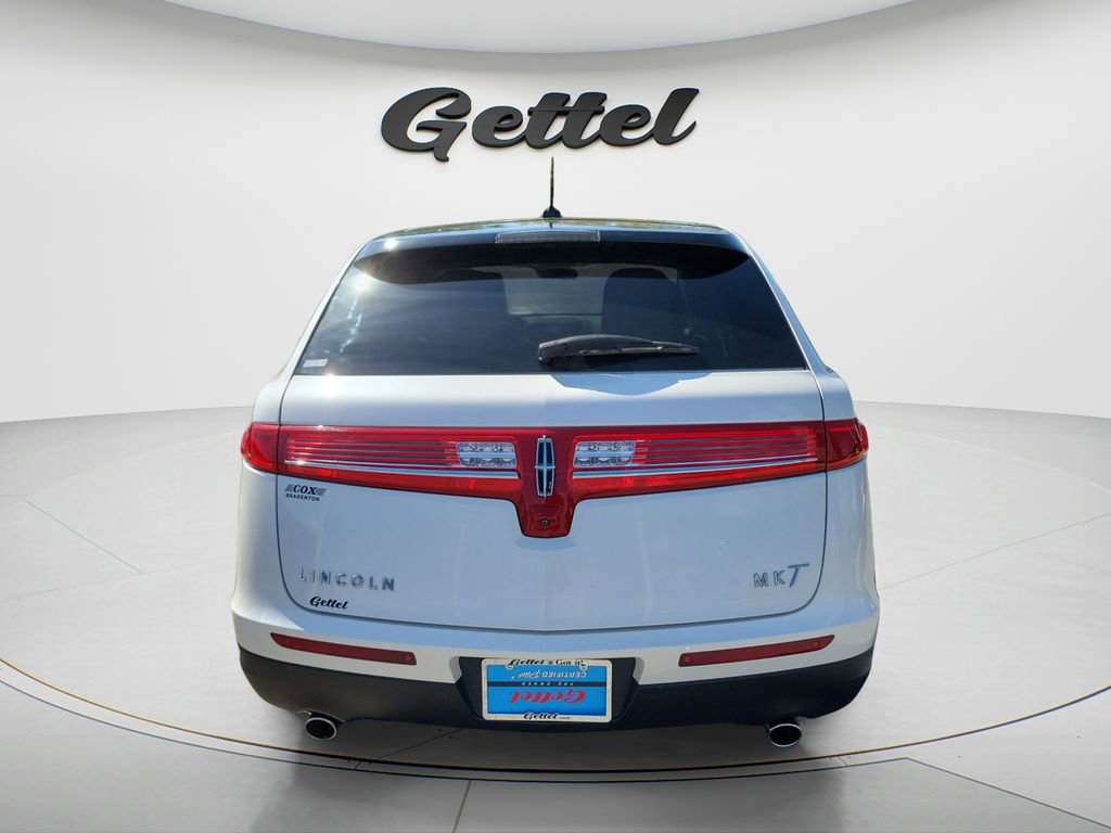 Used 2017 Lincoln MKT FWD image 5