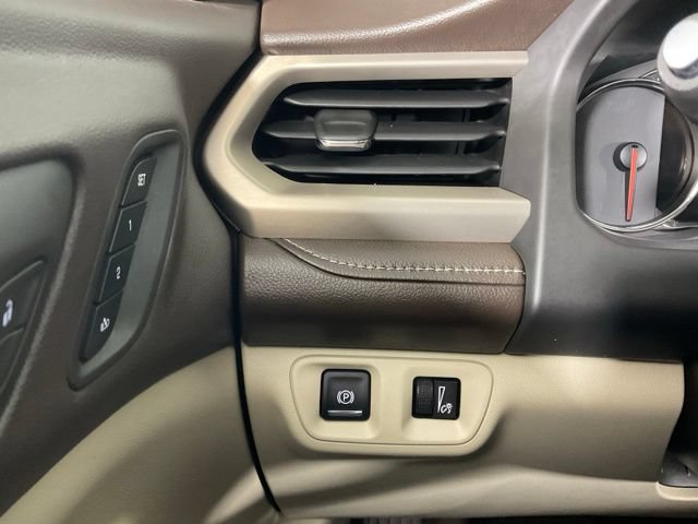 Used 2017 GMC Acadia Denali w/ Technology Package FWD image 28