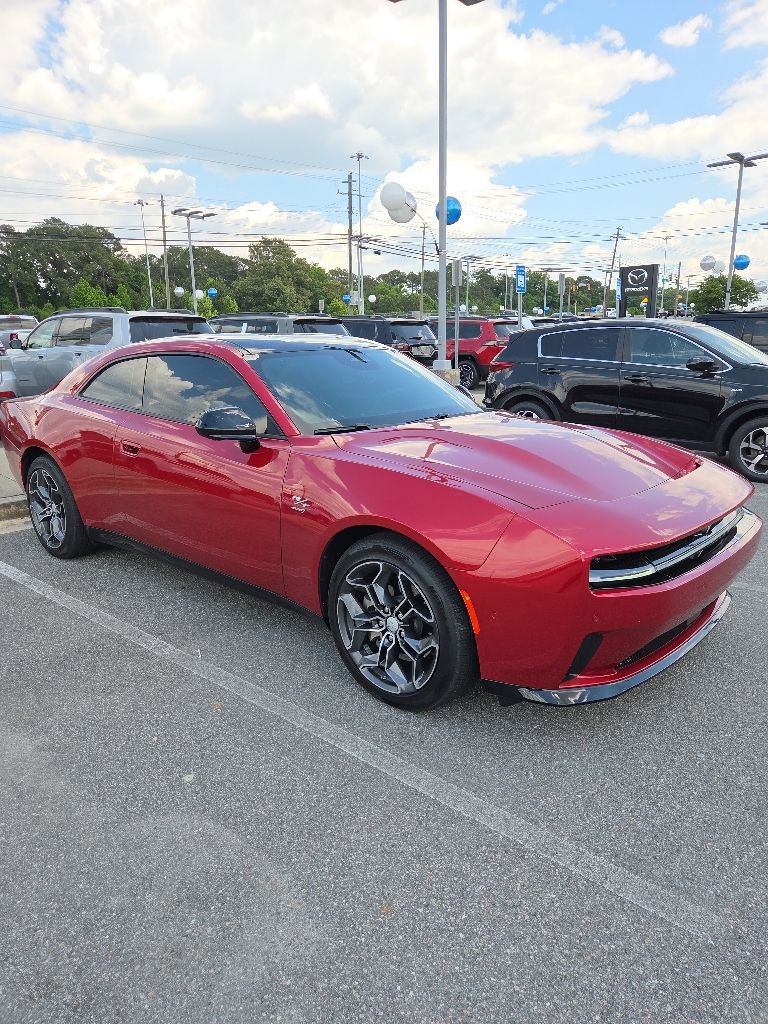 Used 2024 Dodge Charger Daytona R/T w/ Plus Group AWD/4WD image 2
