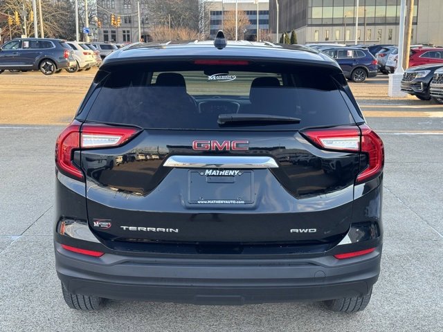 Used 2024 GMC Terrain SLE image 4