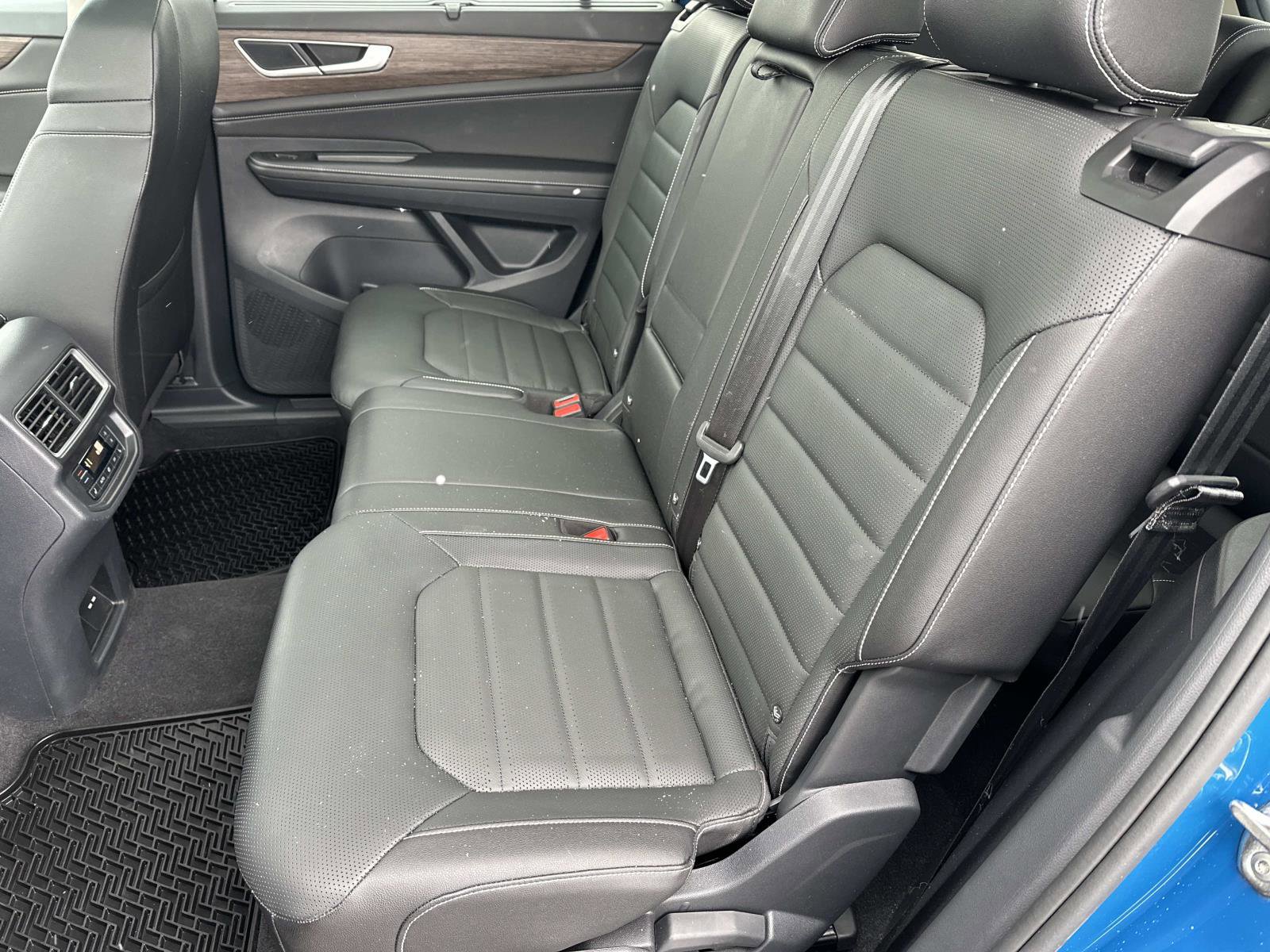 Used 2025 Volkswagen Atlas SEL image 12