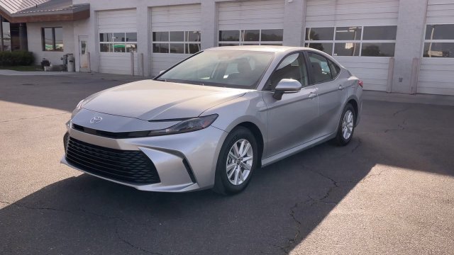 Used 2026 Toyota Camry LE FWD image 5