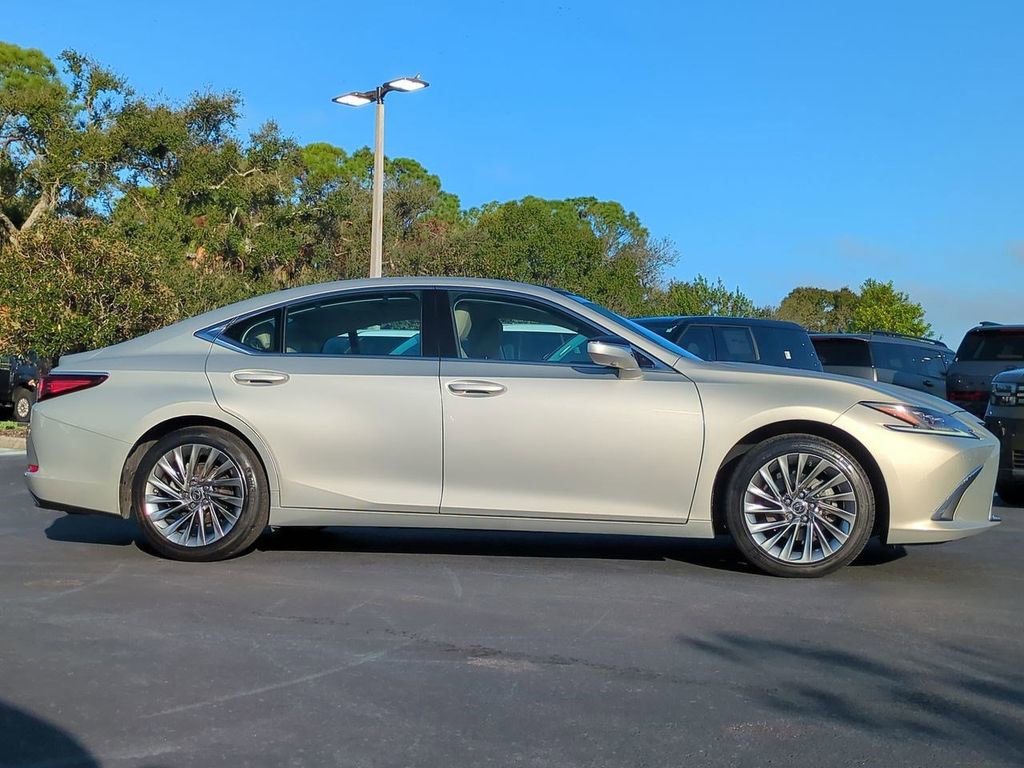 Used 2019 Lexus ES 350 Ultra Luxury image 4