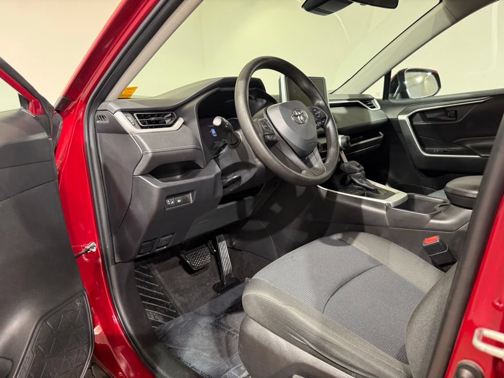 Certified 2023 Toyota RAV4 LE AWD/4WD image 17