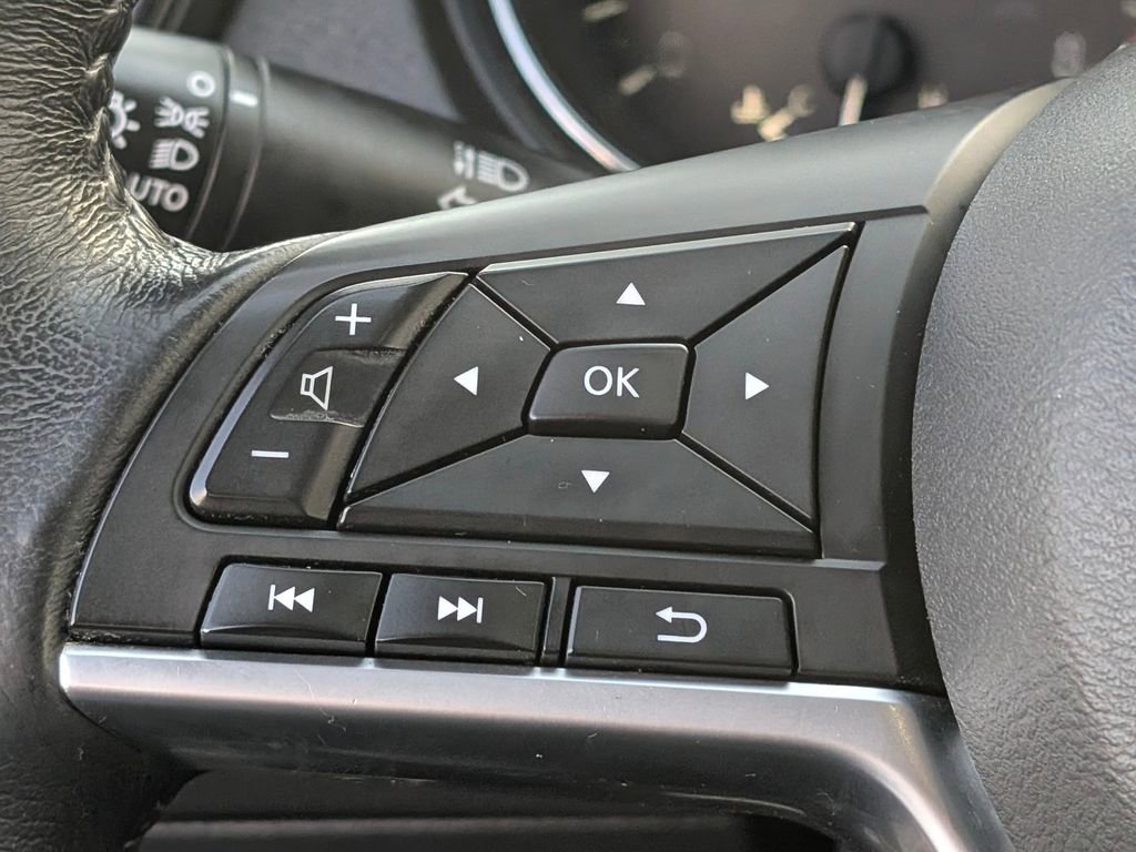 Used 2019 Nissan Rogue SV image 25