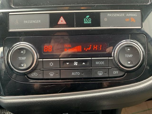 Used 2019 Mitsubishi Outlander AWD image 19