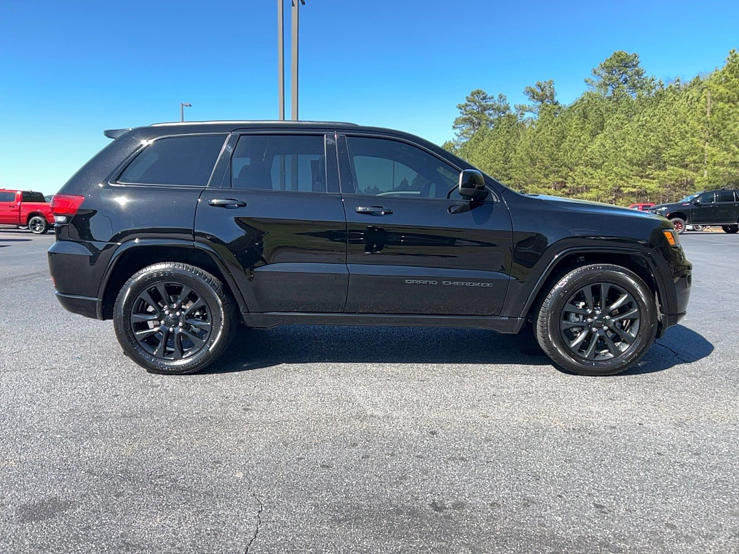 Used 2020 Jeep Grand Cherokee Altitude RWD image 4