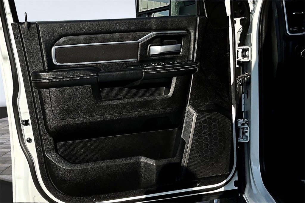 Used 2024 RAM 2500 Big Horn w/ Safety Group image 24