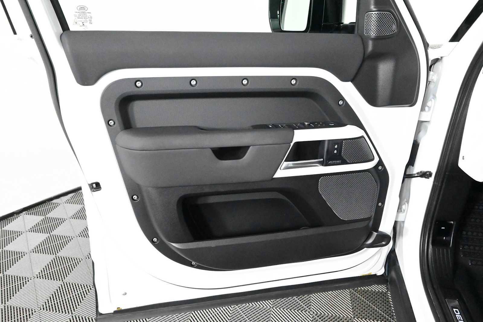 Used 2022 Land Rover Defender 110 X-Dynamic SE AWD/4WD image 20